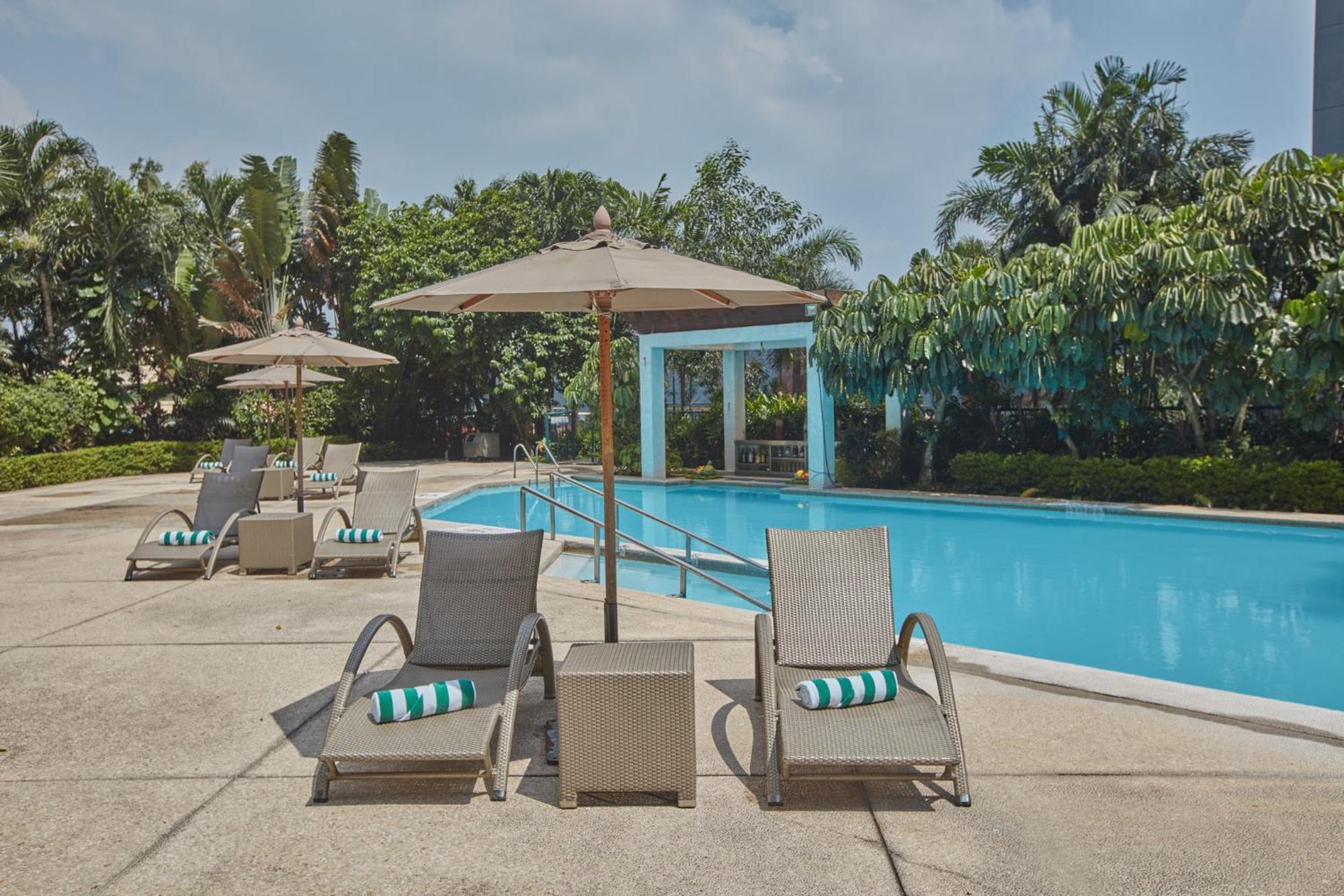 Holiday Inn & Suites Manila Galleria By Ihg Pasig City Exteriör bild