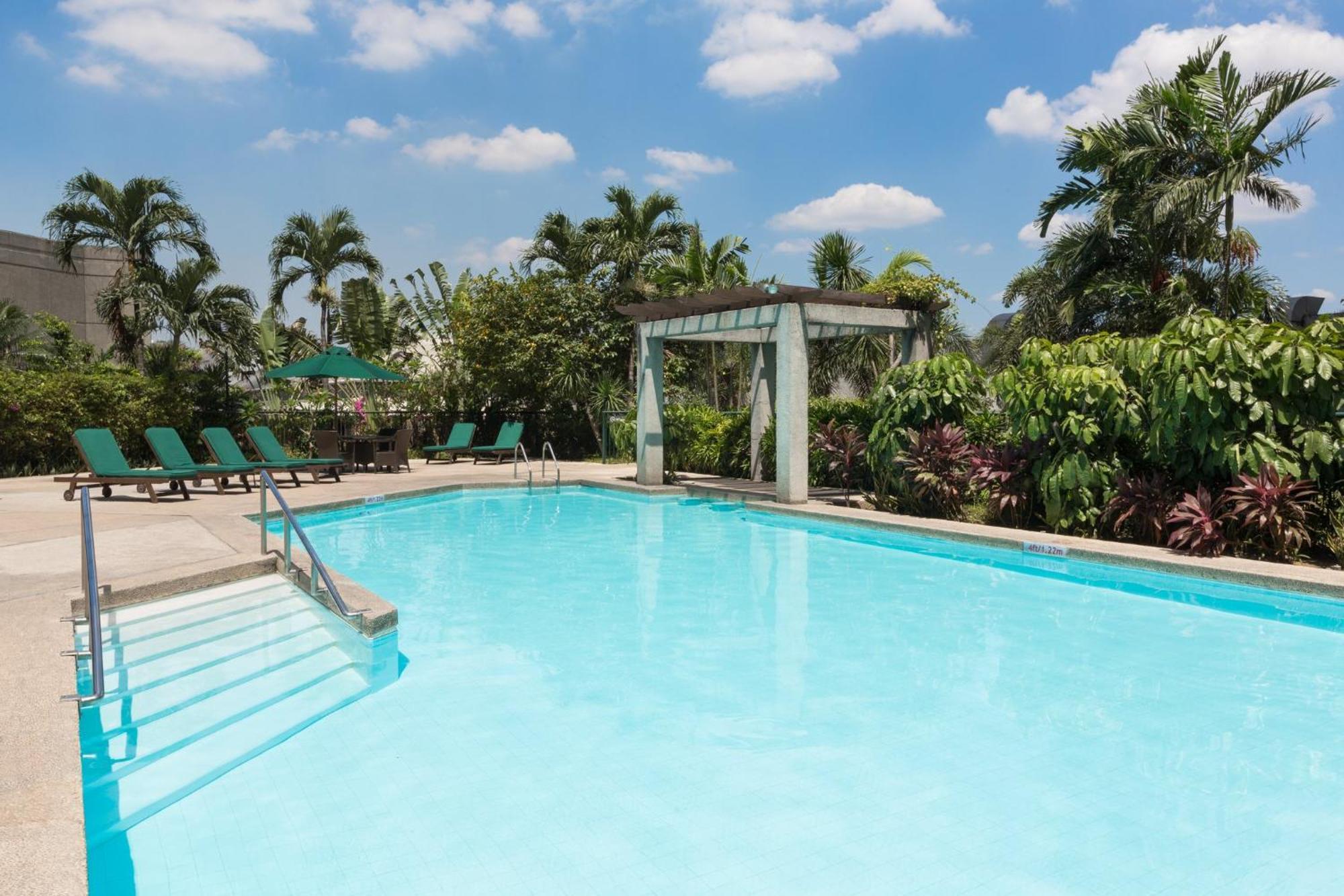 Holiday Inn & Suites Manila Galleria By Ihg Pasig City Exteriör bild